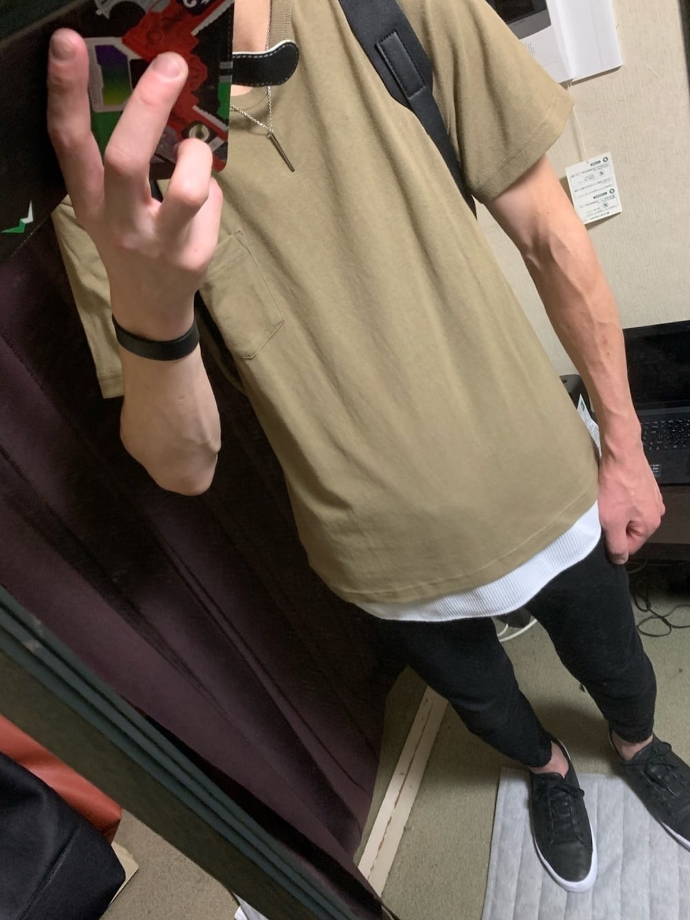 「無印良品、Tシャツ、3色コーデ、シンプル、ジョガーパンツ」｜「無印良品のアイテム（Tシャツ/カットソー、ブラウン系）」を使った、ヒロさん（メンズ・181cm）の夏コーディネートの1枚目の写真