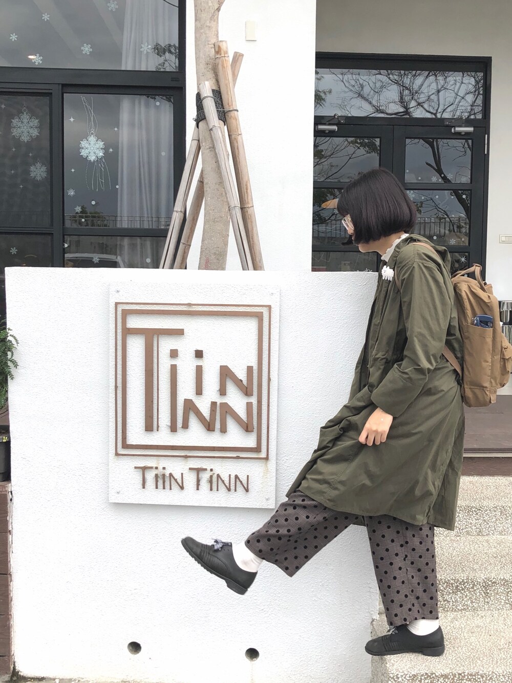 「Fjallraven Kankenのアイテム（バックパック/リュック、ブラウン系）」を使った、Yu Ann Chenさん（レディース・160cm）の春コーディネートの1枚目の写真