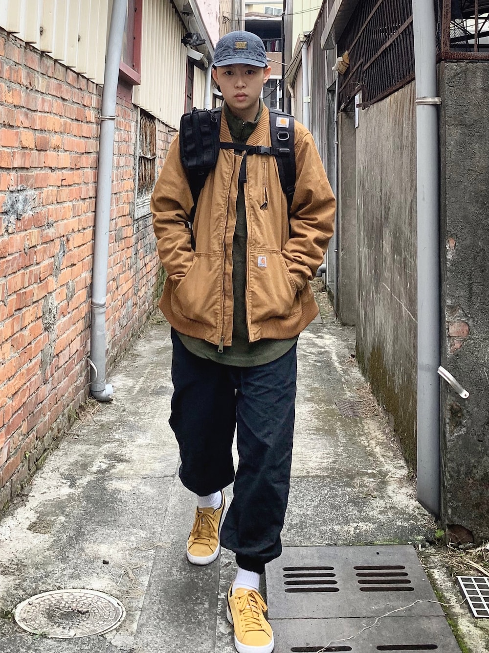 Carharttのノーカラージャケットを使った人気ファッション