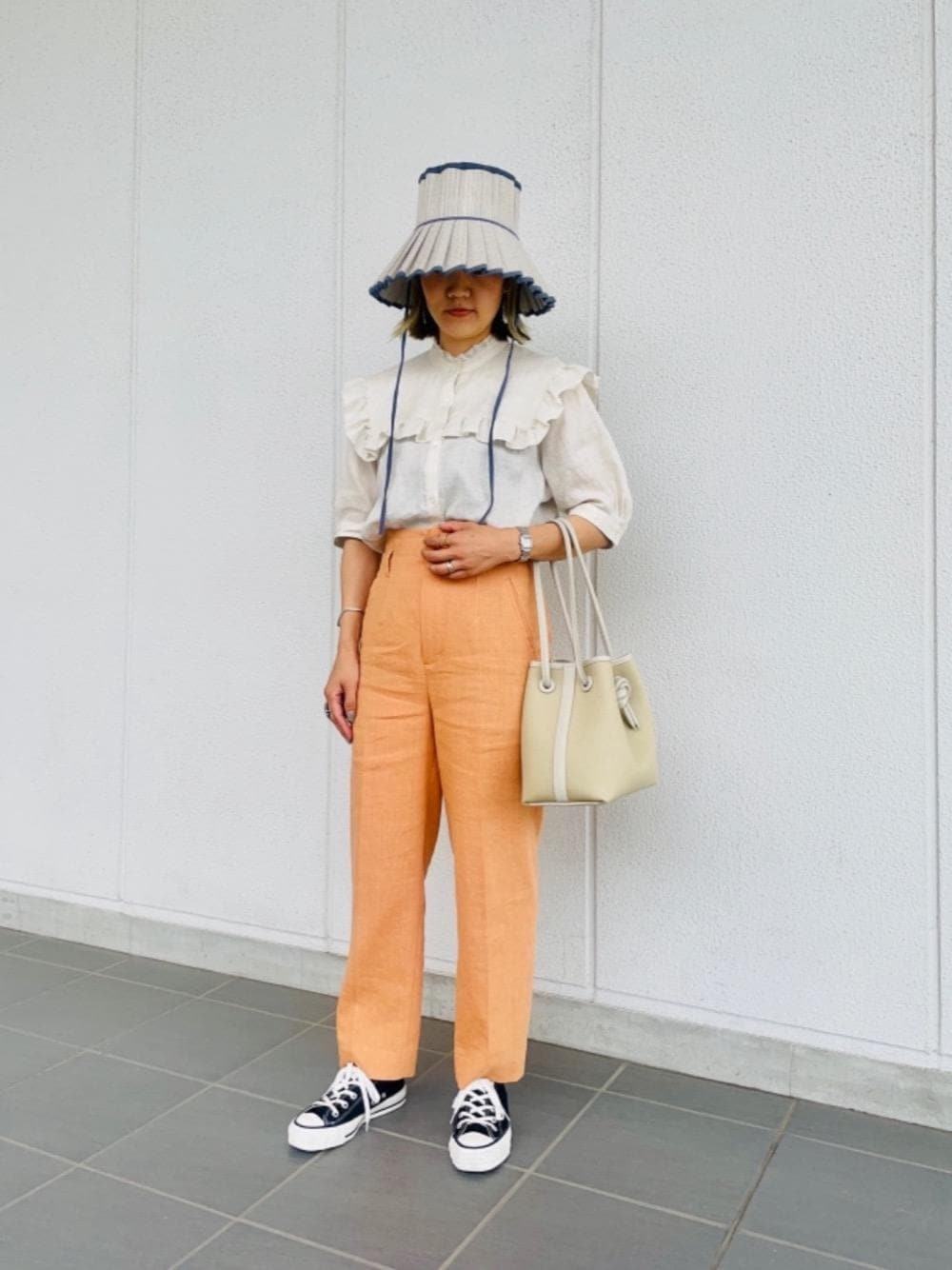 「スニーカー、シャツ/ブラウス、RECOMMEND  ITEM STYLING、ハット/キャップ」｜「CONVERSEの＜CONVERSE（コンバース）＞ALL STAR MADE IN JAPAN スニーカー（スニーカー、ブラック系）」を使った、Shizuka   Nakajimaさん（レディース・154cm）の夏コーディネートの1枚目の写真