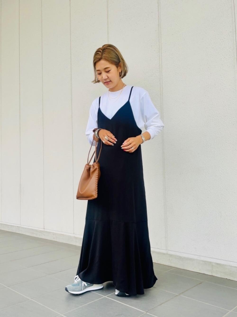 「スニーカー、ワンピース、トレンド、Tシャツ/カットソー、RECOMMEND  ITEM STYLING、👟バッグ」｜「BEAUTY&YOUTH UNITED ARROWSのBY∴ 淡水パール ショートネックレス（ネックレス、ホワイト系）」を使った、Shizuka   Nakajimaさん（レディース・154cm）の夏コーディネートの1枚目の写真