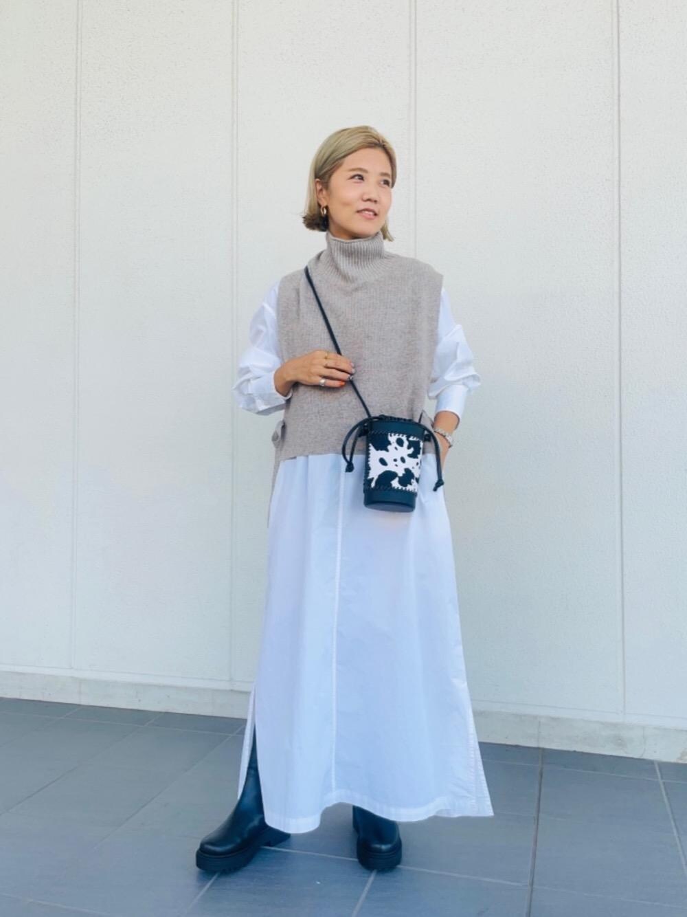 「ワンピース、シューズ、RECOMMEND  ITEM STYLING」｜「BYOKAの＜BYOKA＞ゴールドカラーAROUNDダブルリング Ψ（リング、ゴールド系）」を使った、Shizuka   Nakajimaさん（レディース・154cm）の夏コーディネートの1枚目の写真