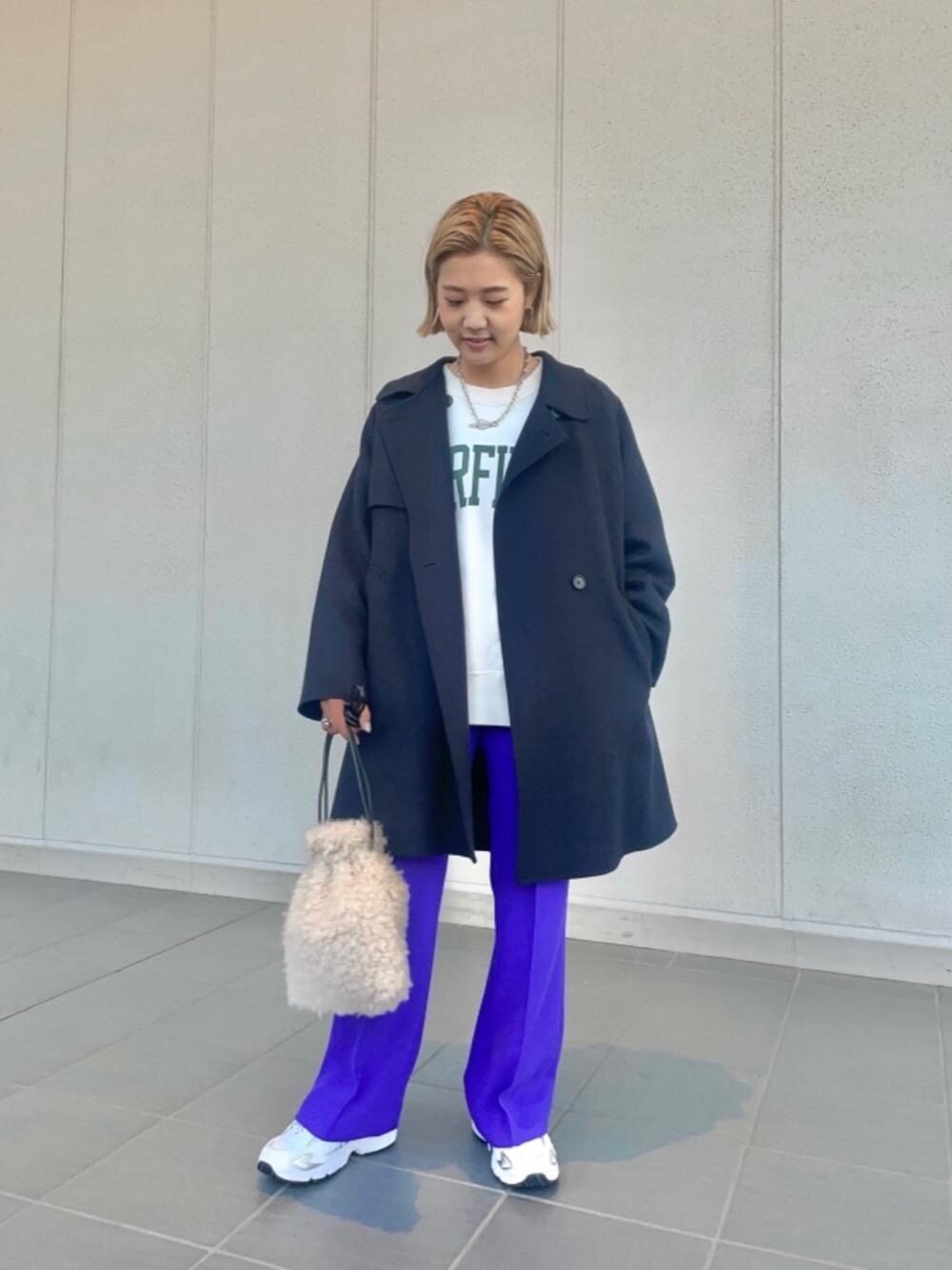 「スニーカー、Tシャツ/カットソー、RECOMMEND  ITEM STYLING、👟バッグ、ぱんつ、あうたー」｜「BEAUTY&YOUTH UNITED ARROWSのBY カラーフェイクファードロストショルダーバッグ ∴（ショルダーバッグ、ベージュ系）」を使った、Shizuka   Nakajimaさん（レディース・154cm）の秋コーディネートの1枚目の写真