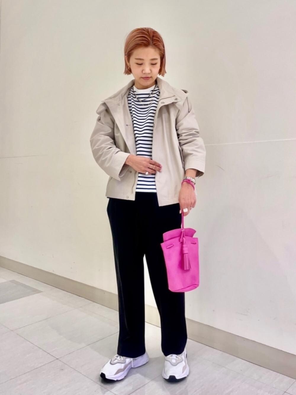 「スニーカー、シューズ、Tシャツ/カットソー、RECOMMEND  ITEM STYLING、SPRING COAT STYLING、アウトドア/アスレジャー、ぱんつ、あうたー」｜「by Preekの＜by Preek（バイプリーク）＞淡水パール フラワービーズネックレス Ψ∴（ネックレス、ブラック系）」を使った、Shizuka   Nakajimaさん（レディース・154cm）の冬コーディネートの1枚目の写真