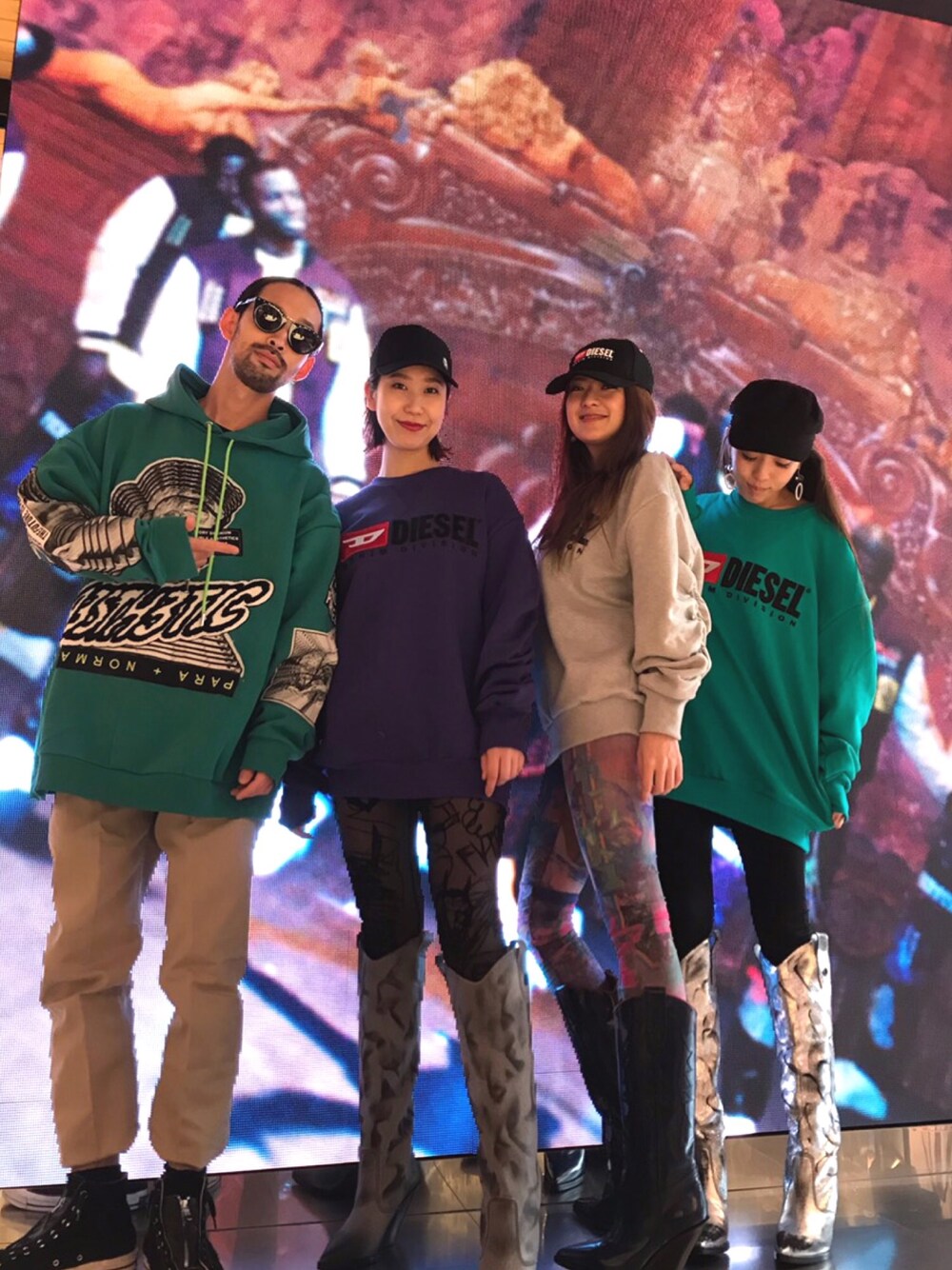 DIESELのブーツ（シルバー系）を使った人気ファッションコーディネート