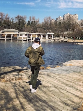 「A BATHING APE（アベイシングエイプ）のアイテム（MA-1）」を使った、毛线团子さん（メンズ・183cm）の春コーディネート