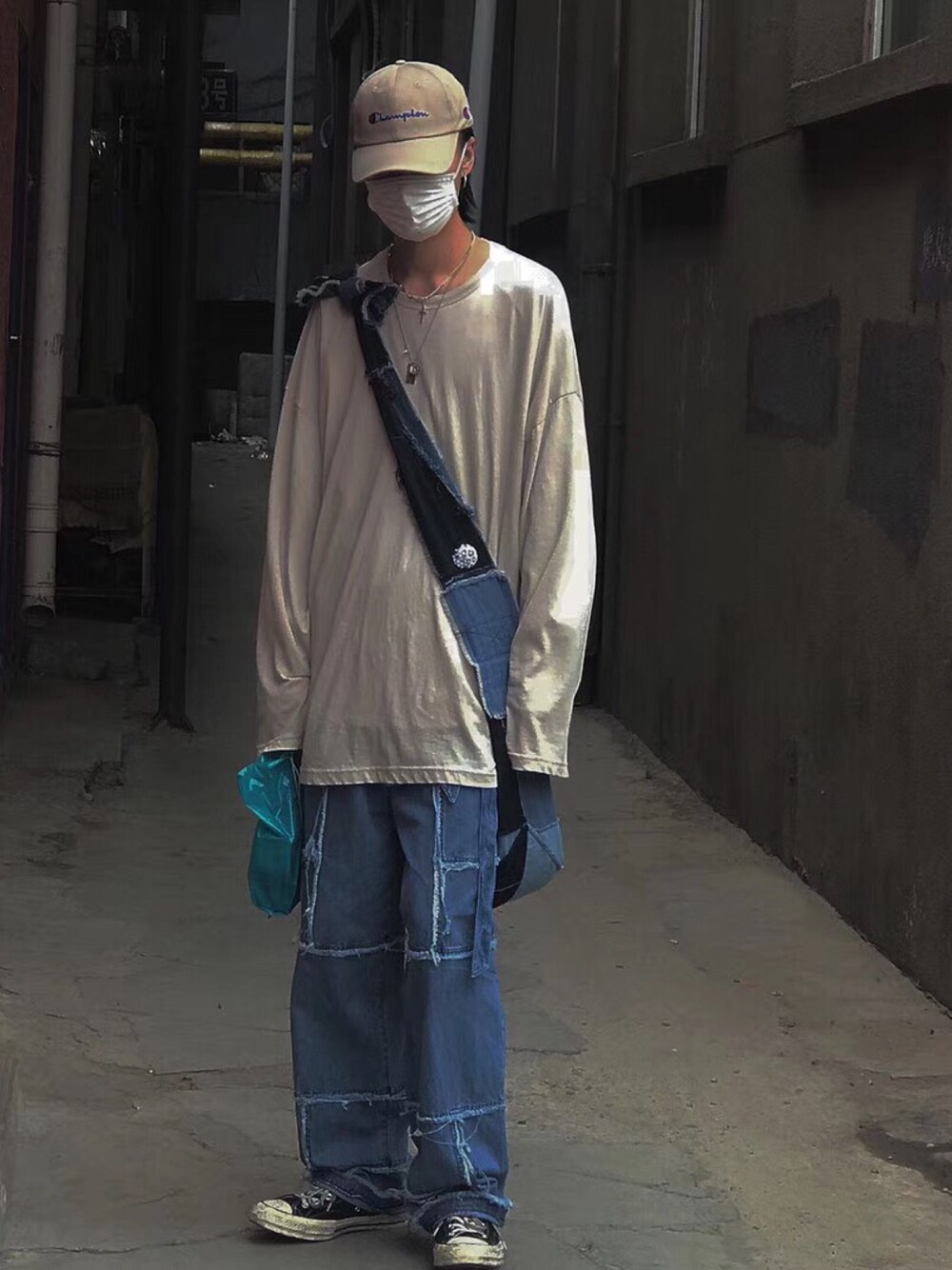 「H&Mのアイテム（トレンチコート、ブラック系）」を使った、Leprinceさん（メンズ・180cm）の冬コーディネートの1枚目の写真