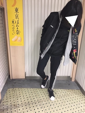 「adidas（アディダス）のアイテム（ジャージ）」を使った、mさん（レディース・171cm）の冬コーディネート