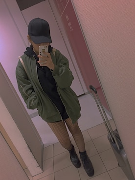 「網タイツ」｜「アイテム（MA-1）」を使った、ayaka taniguchiさん（レディース・162cm）の春コーディネート