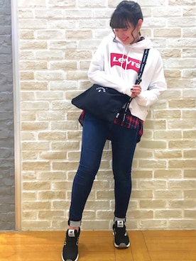 「earth music&ecology（アースミュージックアンドエコロジー）のイロイロコットン2wayカシュクールシャツ（シャツ/ブラウス、レッド系）」を使った、Asukaさん（レディース・154cm）の秋コーディネート