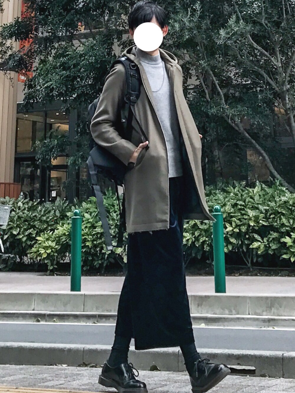 「wearhalloween2017、秋のコーデ、お洒落さんとつながりたい、大人コーデ、大学生、フードコート、ベロアワイドパンツ、ベロア、冬、モード」｜「STUDIOUSのSTUDIOUS SUPER100S メルトンフードコート 【先行予約】（その他アウター、ベージュ系）」を使った、たちさん（メンズ・177cm）の秋コーディネートの1枚目の写真