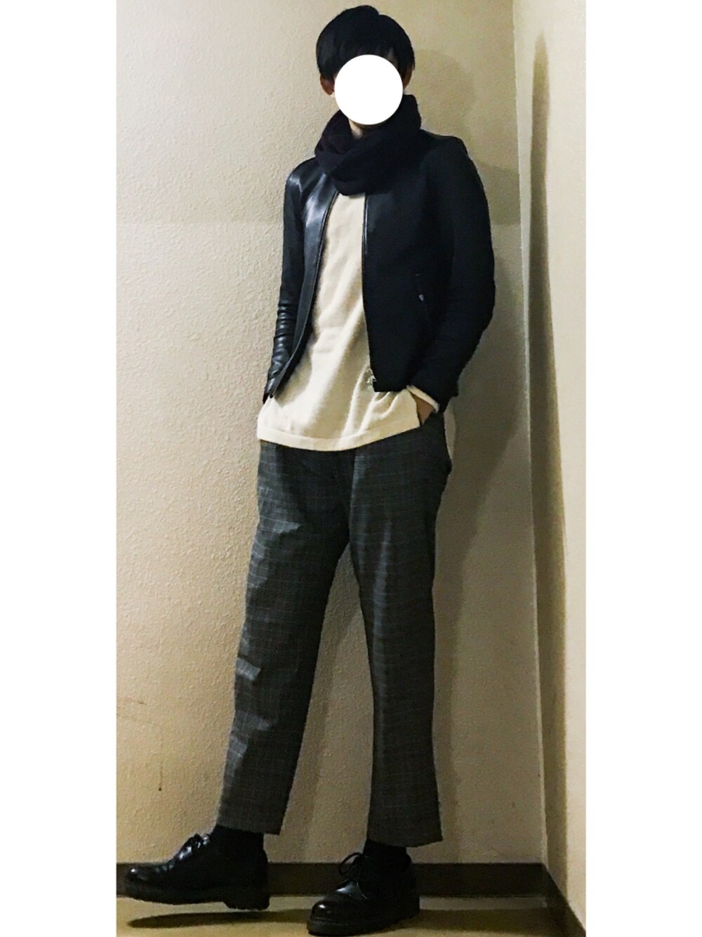 「冬、シンプルコーデ、大人カジュアル、ライダース、カジュアルコーデ、革靴、チェックスラックス、ウールパンツ、ワイドパンツ、レザージャケット」｜「STUDIOUSのSTUDIOUS ソフトラムシングルライダース-made in japan- （ライダースジャケット、ブラック系）」を使った、たちさん（メンズ・177cm）の冬コーディネートの1枚目の写真