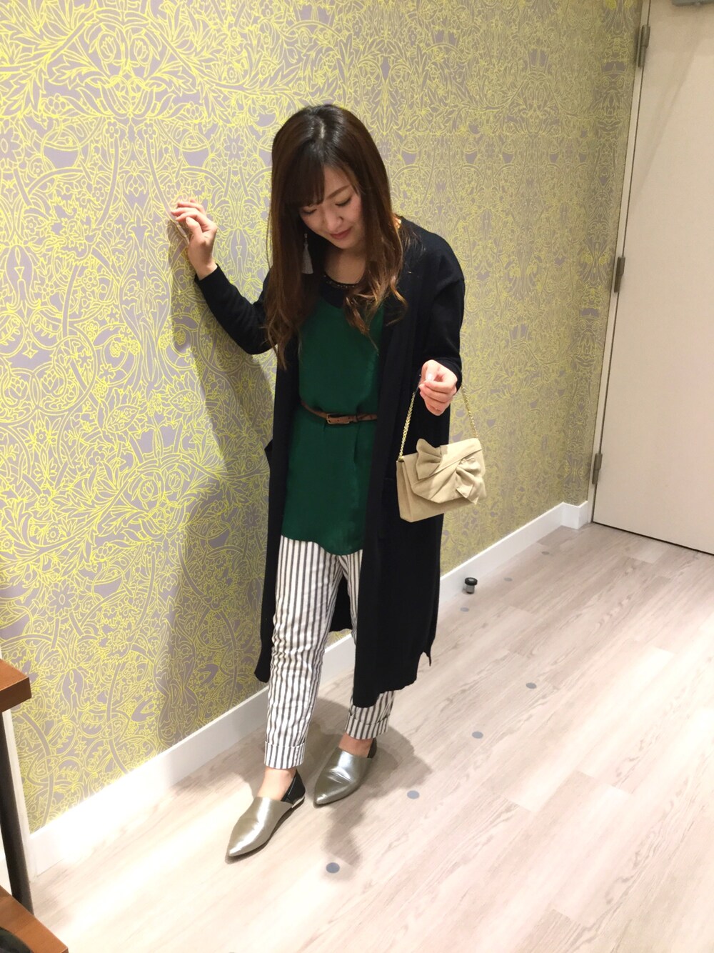 「グリーン、シルバー、アーバンリサーチ、ストライプパンツ、オリエンタルトラフィック、ORiental TRaffic(ORiental TRaffic)、オリエンタルトラフィック(ORiental TRaffic)、シンプルコーデ、グローバルワーク(GLOBAL WORK)、バブーシュ」｜「ORiental TRafficの春夏新作★バブーシュ★8106（パンプス、その他）」を使った、WAORientalTRaffic熊本店さん（レディース・160cm）の春コーディネートの1枚目の写真