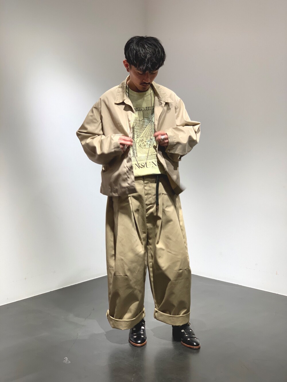「bukht、SASQUATCHfabrix、SHINYA KOZUKA、吾亦紅、オーバーサイズ、ワントーンコーデ、低身長コーデ」｜「bukhtのbukht/ブフト/Big G-Jan -Katsuragi/ビックジージャン カツラギ（ブルゾン、ベージュ系）」を使った、よっしーさん（メンズ・168cm）の夏コーディネートの1枚目の写真