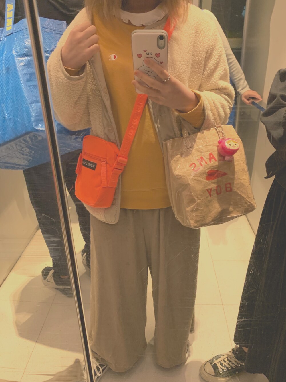 「ootd」｜「BEAMS BOYのBEAMS BOY / BBロゴ ショップバッグ（トートバッグ、ベージュ系）」を使った、リーマンワ🌼さん（レディース・160cm）の冬コーディネートの1枚目の写真