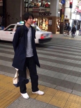「ラフスタイル」｜「アイテム（ステンカラーコート）」を使った、とろろさん（メンズ・174cm）の春コーディネート