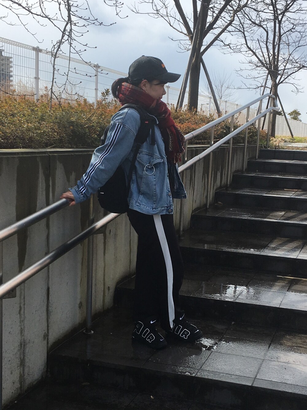 「ストリート系」｜「sevensのアイテム（デニムジャケット、その他）」を使った、ミ  ホさん（レディース・165cm）の春コーディネートの1枚目の写真