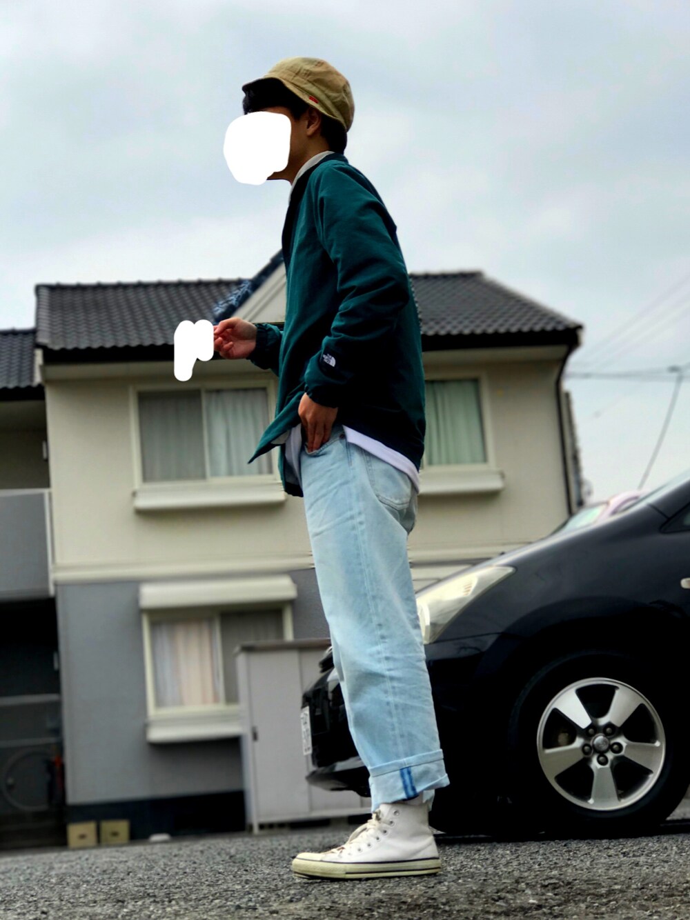 「春コーデ、メトロハット、コーチジャケット、ハイカットスニーカー、stussy、THE NORTH FACE、ユニクロ、NIKE、コンバース」｜「STUSSYのアイテム（ハット、ベージュ系）」を使った、白石さん（メンズ・165cm）の春コーディネートの1枚目の写真