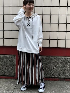 「アイテム（パーカー、ホワイト系）」を使った、おまりさん（レディース・151cm）の秋コーディネート