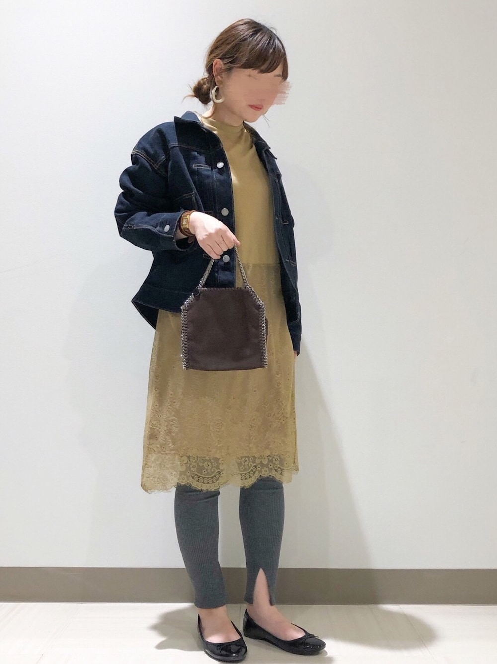 「elliclosetのアイテム（ショルダーバッグ、シルバー系）」を使った、meiさん（レディース・153cm）の春コーディネートの1枚目の写真