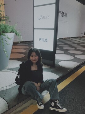 「UNIQLO（ユニクロ）のハイライズワイドストレートジーンズ（デニムパンツ、ブルー系）」を使った、yooooofunnyさん（レディース・163cm）の秋コーディネート