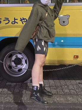 「アーミー」｜「アイテム（シューズ）」を使った、でっちさん（レディース・157cm）の春コーディネート
