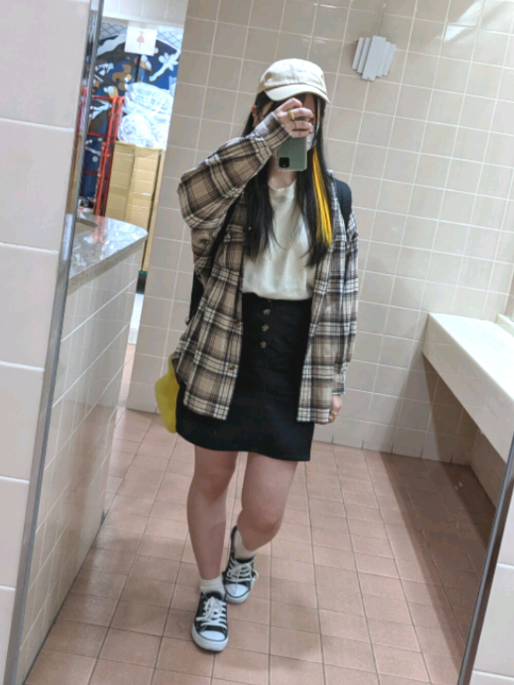 「今日のコーデ、今日の服、チェックシャツ、黒タイトスカート、キャップ女子」｜「ems exciteのアイテム（スカート、ブラック系）」を使った、セキレイさん（レディース・160cm）の秋コーディネートの1枚目の写真