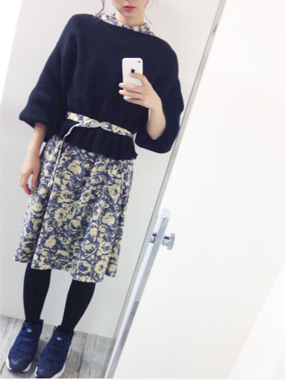 「大人カジュアル、はるコーデ、スニーカー、大人コーデ、179/WG、リーボック(Reebok)、ポンプフューリー、古着」｜「179/WGのボートネックギャザースリーブニット（ニット/セーター、ブラック系）」を使った、hirrroko14さん（レディース・164cm）の春コーディネートの1枚目の写真