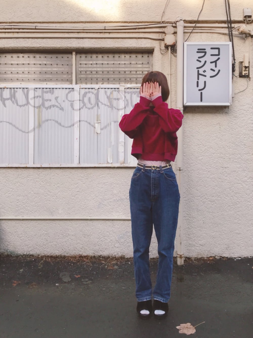 「179/WG、DEPT、H&M、デニムパンツ、カジュアルコーデ、秋冬コーデ、古着、used、ファーサンダル」｜「DEPTのアイテム（Tシャツ/カットソー、レッド系）」を使った、hirrroko14さん（レディース・164cm）の秋コーディネートの1枚目の写真