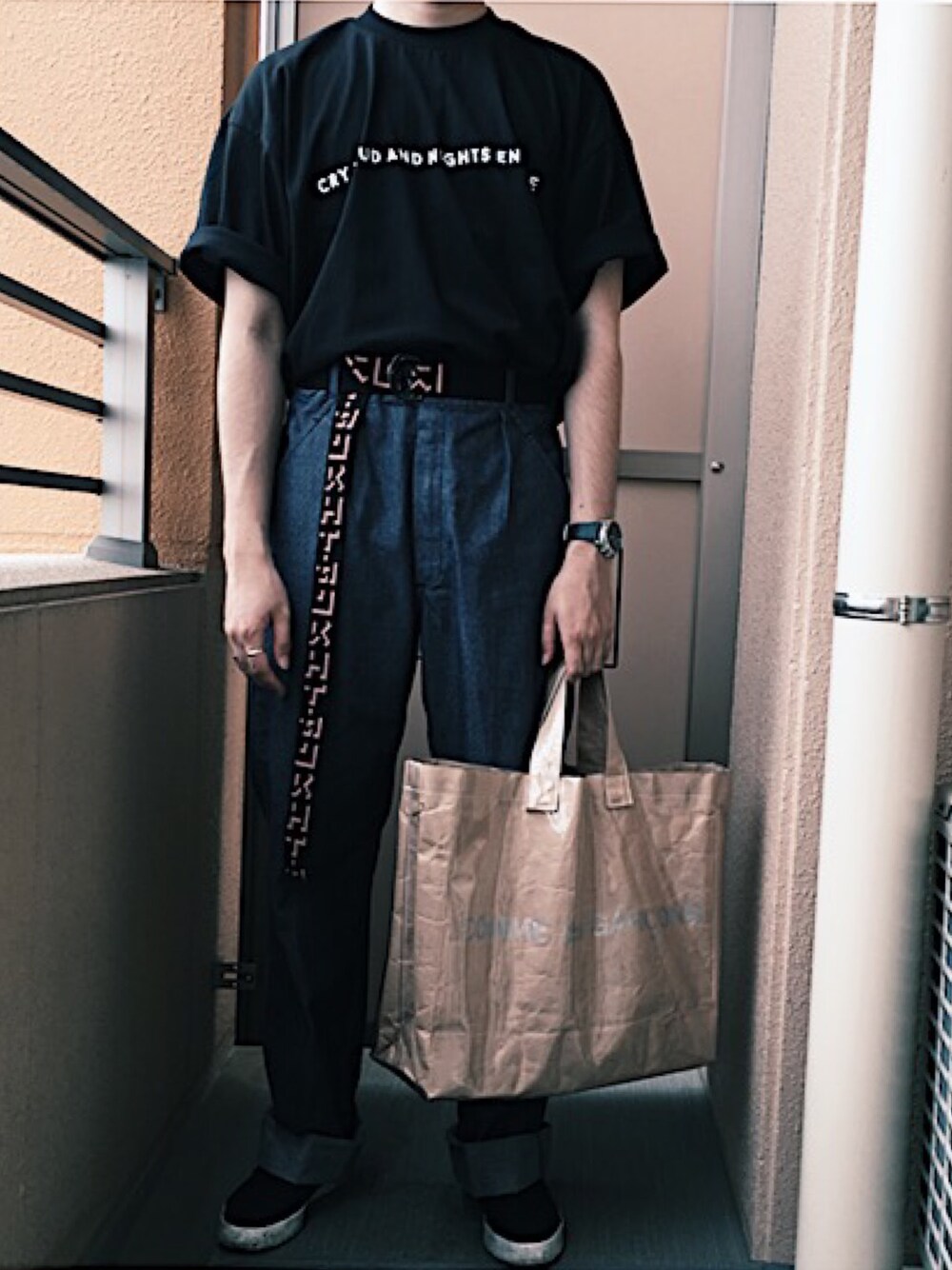 「ストリート、夏コーデ、COMME des GARCONS、CLANE、ootd、春コーデ」｜「CLANEの【CLANE HOMME】 MESSAGE T/S（Tシャツ/カットソー、ブラック系）」を使った、kiyoさん（メンズ・170cm）の春コーディネートの1枚目の写真