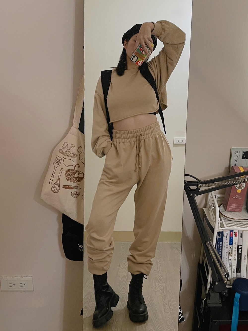 「ootd、冬、街頭穿搭、HER & NOW、adidas、SAPPUN、casetify、休閒、運動搭配」｜「CASETiFYのアイテム（スマホケース/カバー、その他）」を使った、H.S.U.A.Nさん（レディース・167cm）の冬コーディネートの1枚目の写真