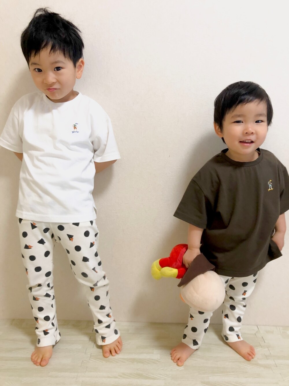 「おうちファッション、兄弟リンク、兄弟コーデ、むすこふく、長男次男」｜「petit mainのスケボーワンポイント刺繍半袖Tシャツ（Tシャツ/カットソー、ホワイト系）」を使った、mimucyiさん（レディース・150cm）の春コーディネートの1枚目の写真