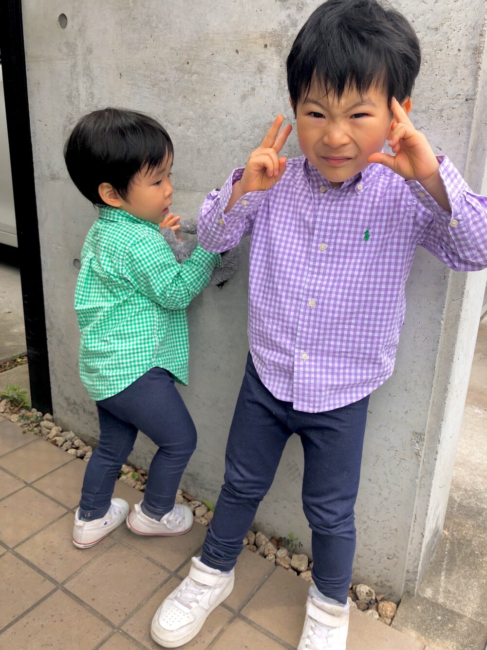 「キッズコーデ、むすこふく、むすこふく記録、長男次男、兄弟リンク、ギンガムチェック、男の子ママ、兄弟ママ、ラルフローレンキッズ」｜「POLO RALPH LAURENのアイテム（シャツ/ブラウス、パープル系）」を使った、mimucyiさん（キッズ・100cm）の春コーディネートの1枚目の写真