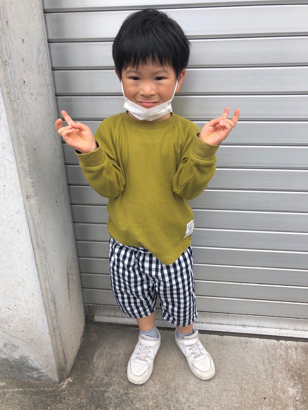 「長男コーデ、むすこふく、むすこふく記録、サーマルカットソー、Tシャツ、ギンガムチェック、春コーデ、男の子コーデ、キッズファッション、男の子ママ」｜「BREEZEのサーマルTシャツ（Tシャツ/カットソー、グリーン系）」を使った、mimucyiさん（キッズ・100cm）の春コーディネートの1枚目の写真