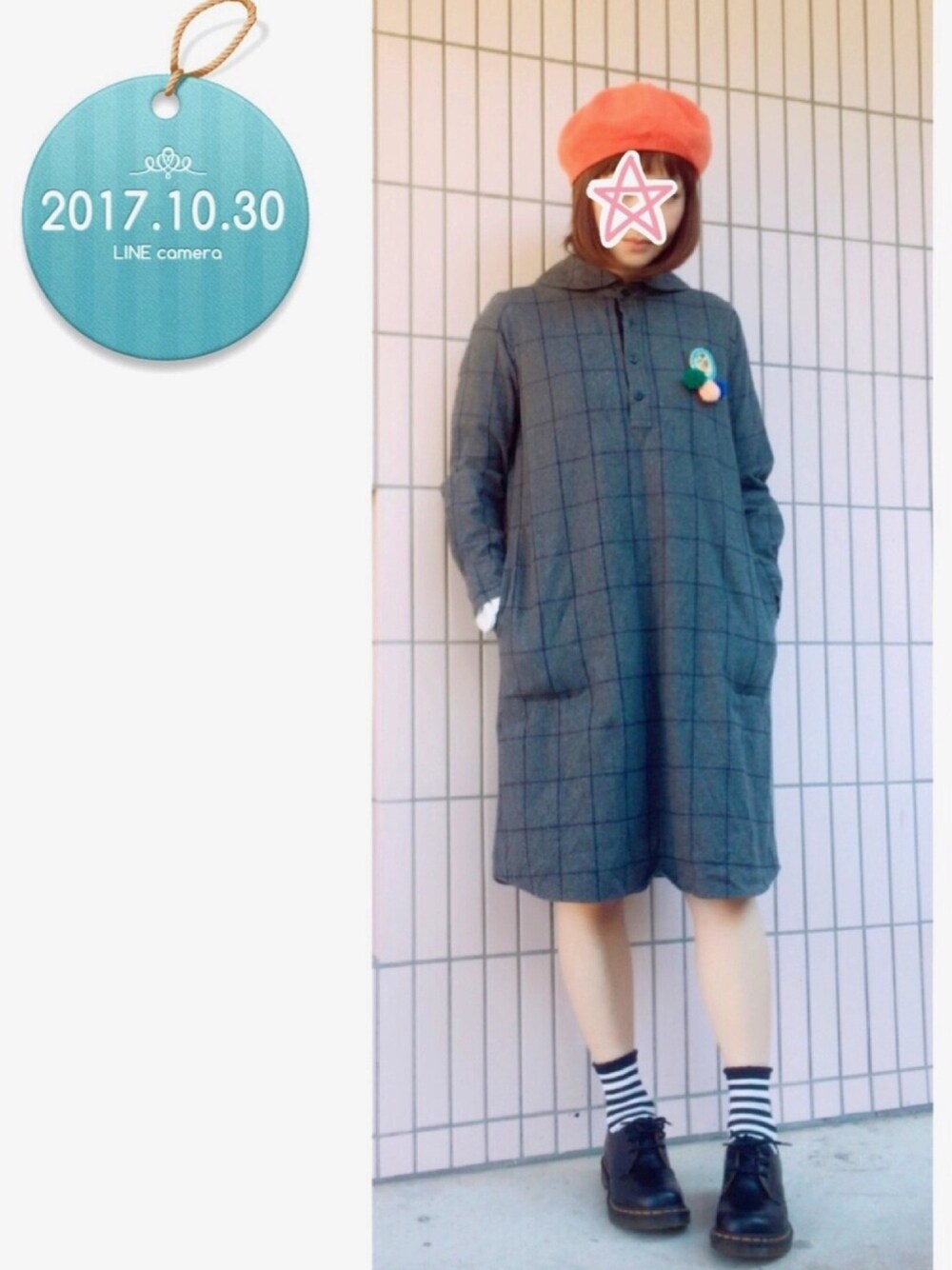 「シンプルコーデ、ママコーデ、チェック、black、ドクターマーチン、ワンピース、ベレー帽、ネルシャツ、プルオーバー、wearhalloween2017」｜「FRAPBOIS halfのスクウェアー（シャツワンピース、グレー系）」を使った、まっきぃ〜さん（レディース・157cm）の秋コーディネートの1枚目の写真