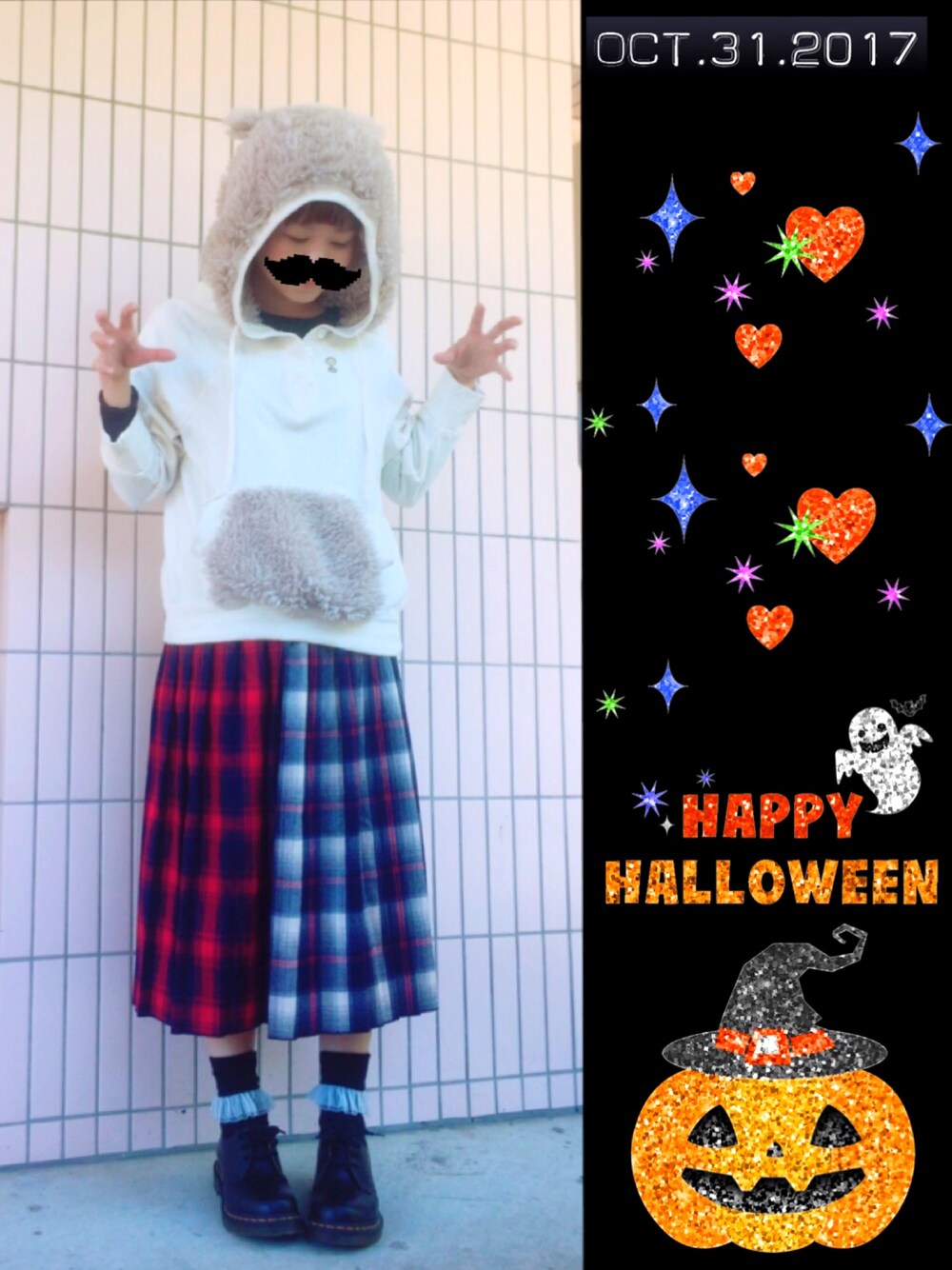 「wearhalloween2017、カジュアルコーデ、ハロウィン、ママコーデ、チェックスカート、Dr.Martens、パーカー、赤、白、ホワイト」｜「mercibeaucoup,の【WEB別注】モケモケウラケ（パーカー、ホワイト系）」を使った、まっきぃ〜さん（レディース・157cm）の秋コーディネートの1枚目の写真
