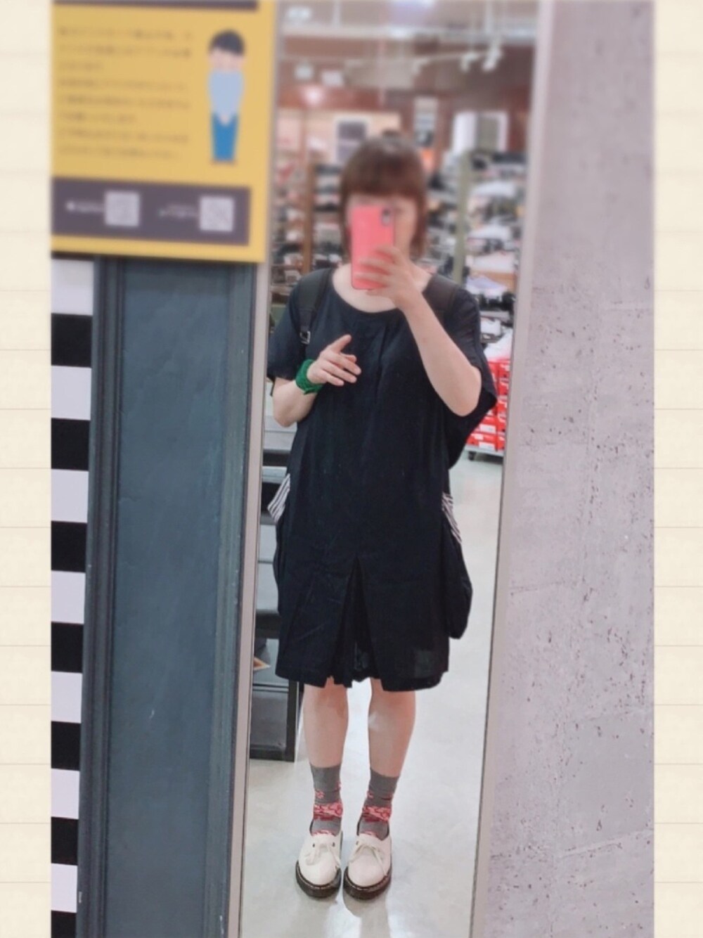 「大人カジュアル、カジュアルコーデ、休日スタイル、シンプルコーデ、オトナ女子、いいね、save、フォローお願いします🤑、ママコーデ、ワンピース、ドクターマーチン、マリメッコ」｜「Happy Socksのアイテム（ソックス/靴下、グレー系）」を使った、まっきぃ〜さん（レディース・157cm）の夏コーディネートの1枚目の写真