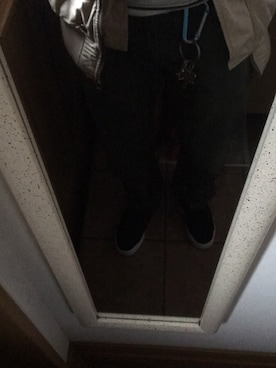 「adidas（アディダス）のアイテム（スニーカー、ブラック系）」を使った、 NEOakiradjさん（メンズ・180cm）の冬コーディネート