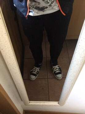 「CONVERSE（コンバース）のアイテム（スニーカー、グレー系）」を使った、 NEOakiradjさん（メンズ・180cm）の夏コーディネート