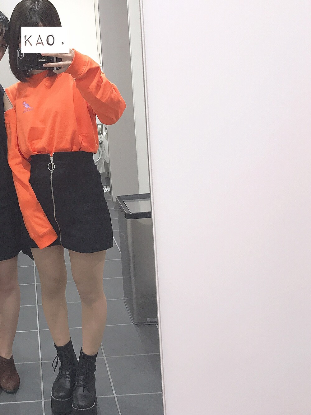 「ストリート、軽めストリート、シンプルストリート、肩あき、KANGOL、jouetie、BUBBLES」｜「KANGOLのKANGOLロングスリーブTEE（Tシャツ/カットソー、オレンジ系）」を使った、なっちゃんさん（レディース・153cm）の春コーディネートの1枚目の写真