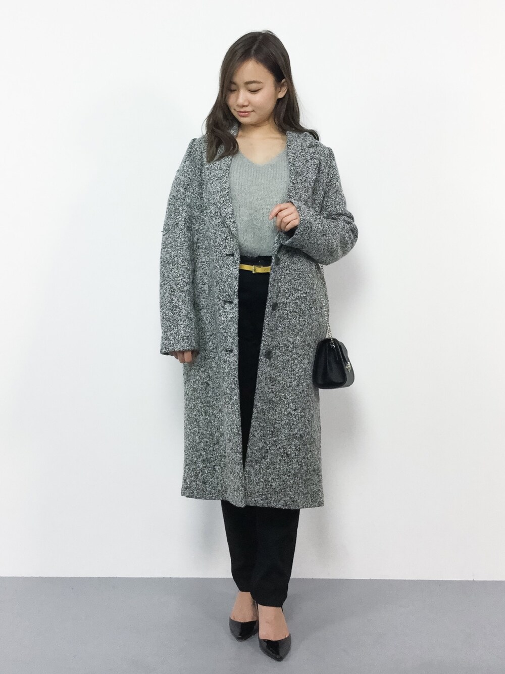 「コート、ニット、アウター、シンプル、チェスターコート、Vネック、冬コーデ、シンプルコーデ、黒パンツ、低身長」｜「RESEXXYのポイントボタンチェスターコート（その他アウター、その他）」を使った、  𝑅𝐼𝑁𝐴さん（レディース・151cm）の冬コーディネートの1枚目の写真