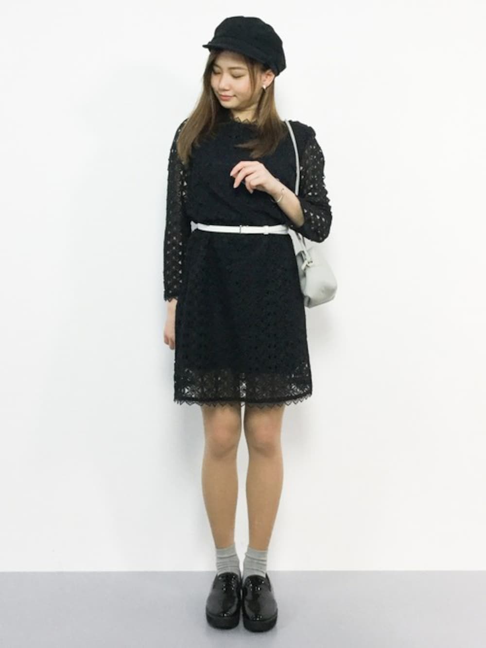 「ワンピース、シンプル、レース、キャスケット、ガーリー、dazzlin、レースワンピース、低身長、黒ワンピ、黒コーデ」｜「dazzlinのレースレトロワンピース（ワンピース、ブラック系）」を使った、  𝑅𝐼𝑁𝐴さん（レディース・150cm）の春コーディネートの1枚目の写真