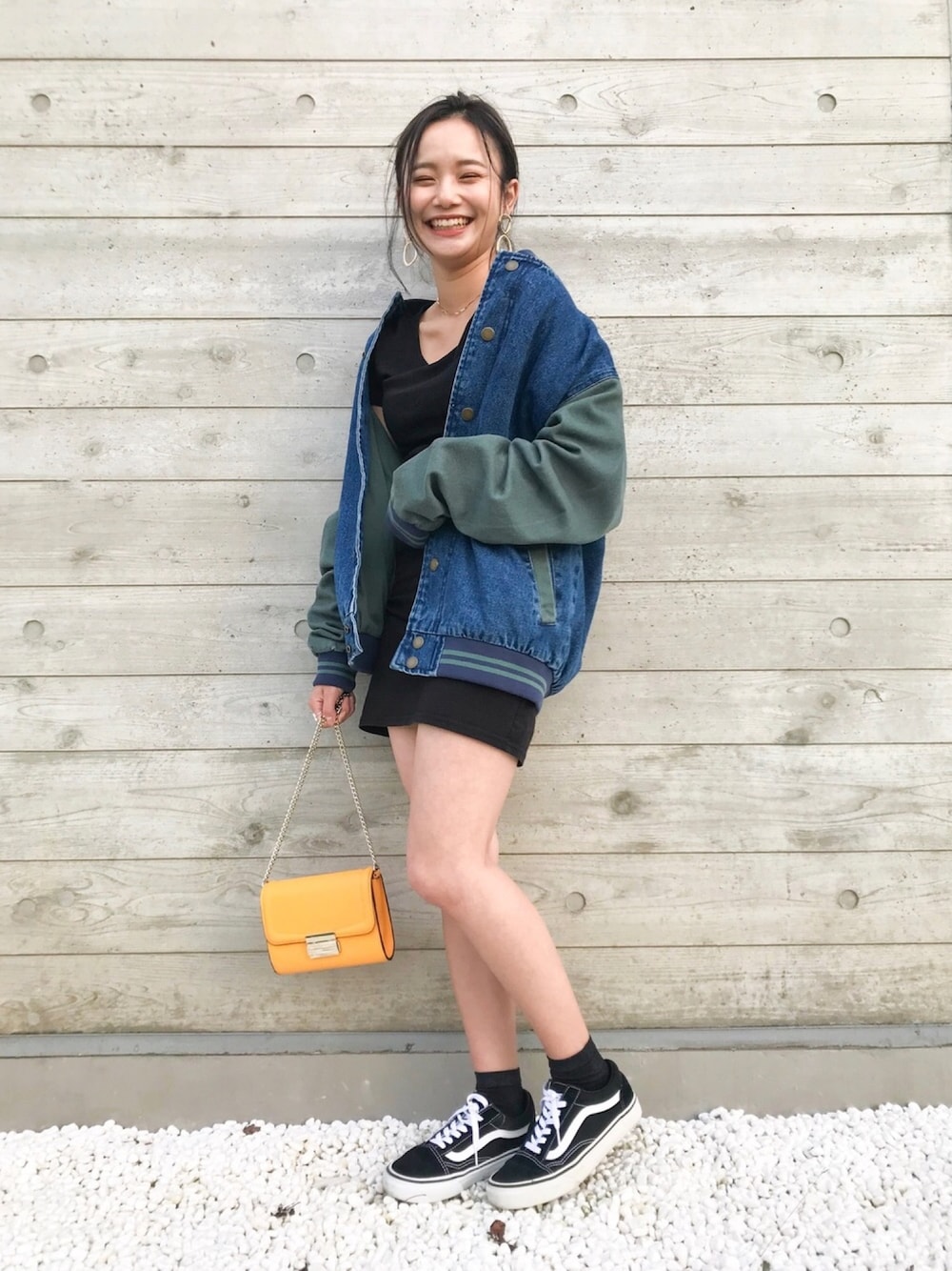 「オールドスクール、VANS、ブルゾン、アウター、ビッグシルエット、スポーツミックス、カジュアル、ootd、古着、スポーツMIX'18秋」｜「VANSの[VANS]VANS スニーカー（スニーカー、ブラック系）」を使った、  𝑅𝐼𝑁𝐴さん（レディース・150cm）の秋コーディネートの1枚目の写真