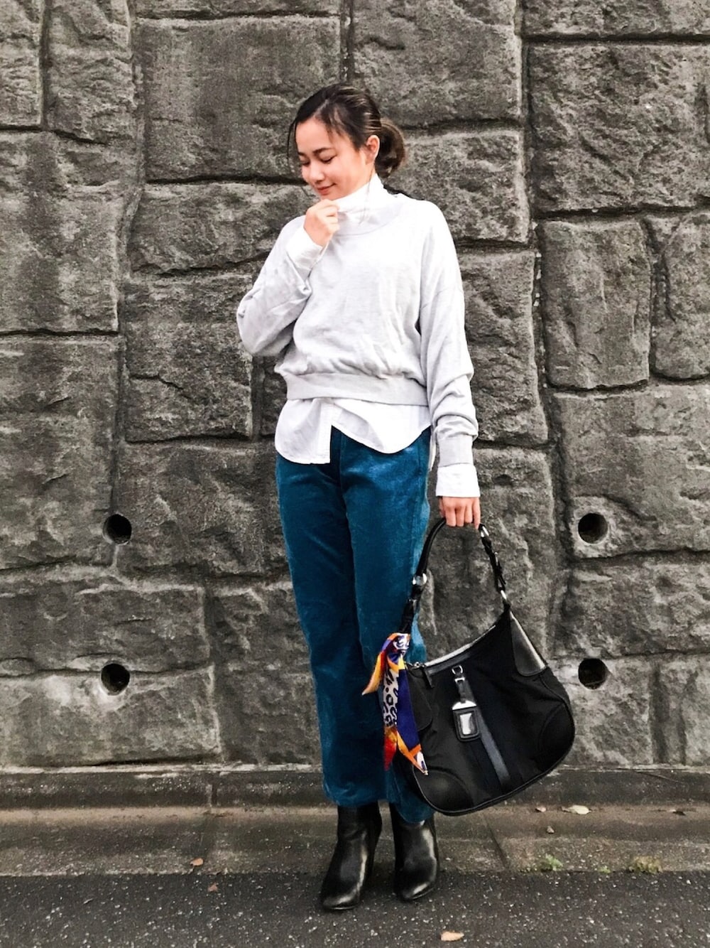 「低身長、パンツスタイル、大人カジュアル、カジュアル、秋冬、ニット、シャツスタイル、ブーツ、重ね着、シンプル」｜「H&Mのアイテム（ニット/セーター、グレー系）」を使った、  𝑅𝐼𝑁𝐴さん（レディース・150cm）の秋コーディネートの1枚目の写真