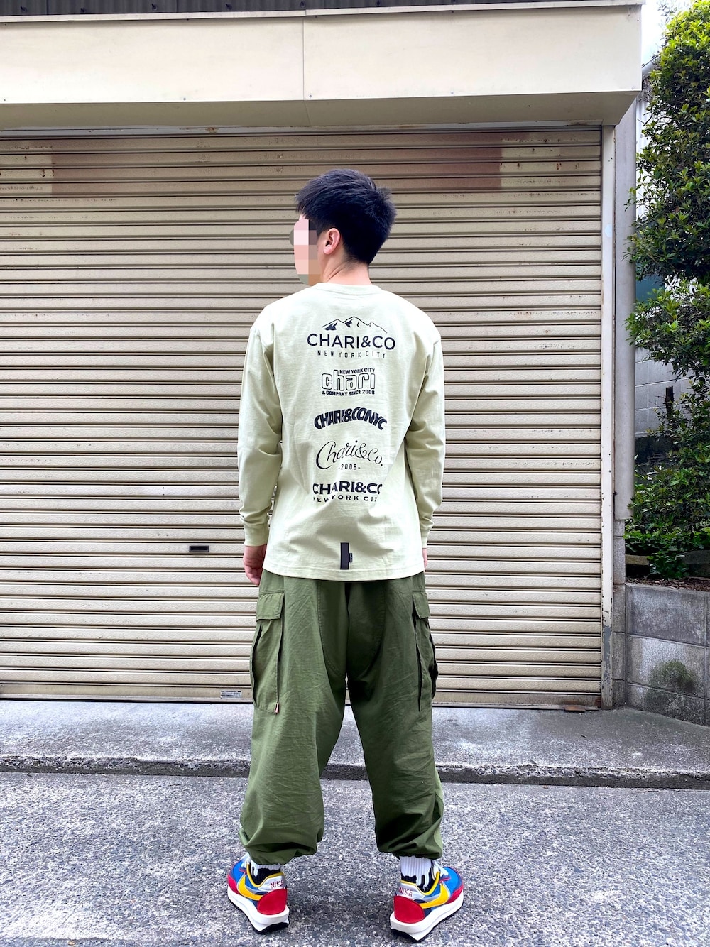 「シンプルスタイル、ビックシルエット、シンプル、春、ロンT、お洒落さんとつながりたい、NIKE、ミリタリーパンツ、オリーブ、いいね、save、フォローお願いします🤑」｜「CHARI&COのCHARI&CO SEVERAL LOGOS L/S TEE Tシャツ ロンT（Tシャツ/カットソー、グリーン系）」を使った、n.nさん（メンズ・173cm）の春コーディネートの1枚目の写真