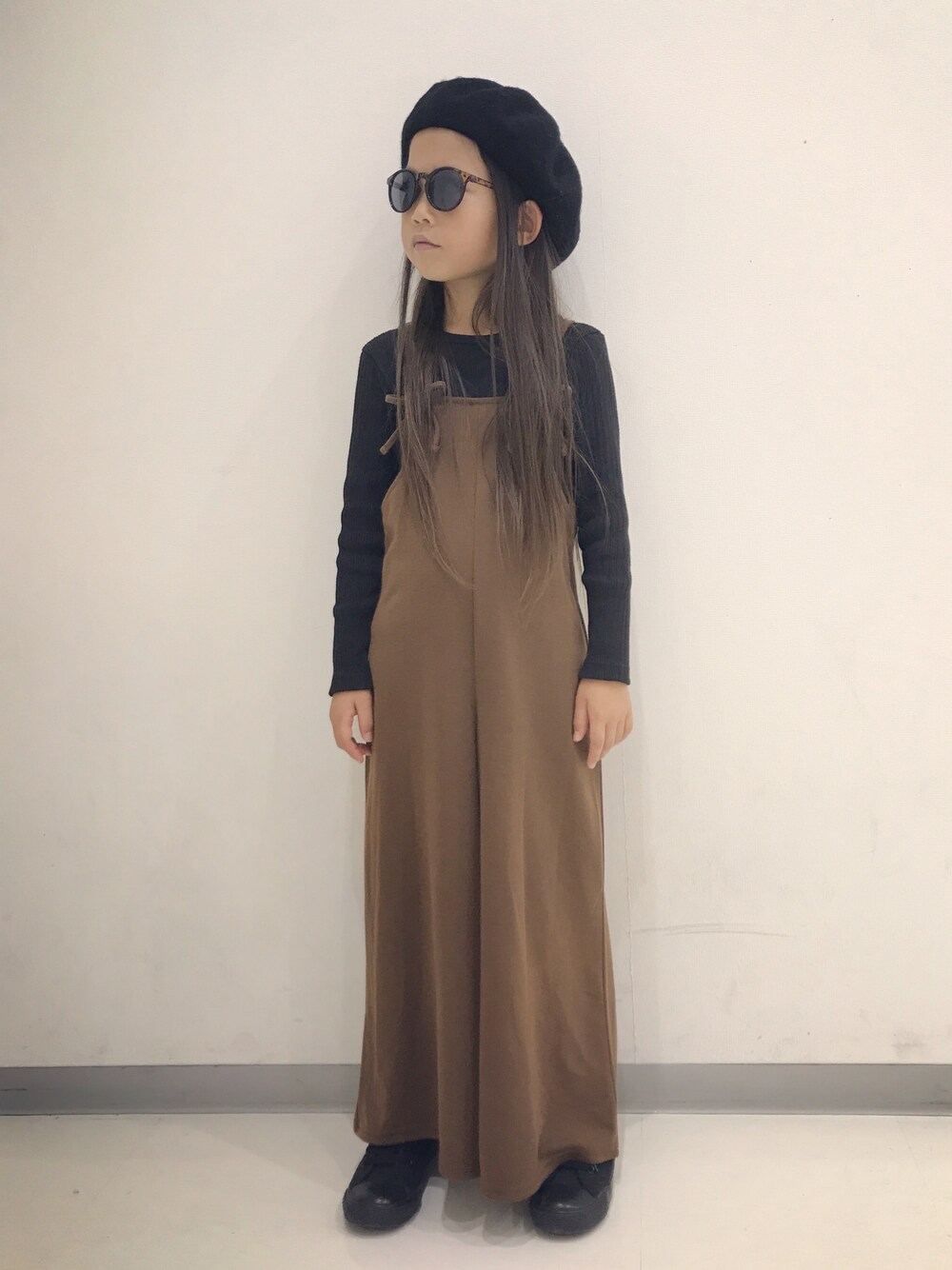 「キッズコーデ、kids、シンプルコーデ、kidsfashion、プチプラ、プチプラコーデ、ベレー帽、オールインワン、サロペット、バースデイ」｜「Birthdayのアイテム（オールインワン・サロペット、ブラウン系）」を使った、monchamaさん（キッズ・120cm）の秋コーディネートの1枚目の写真