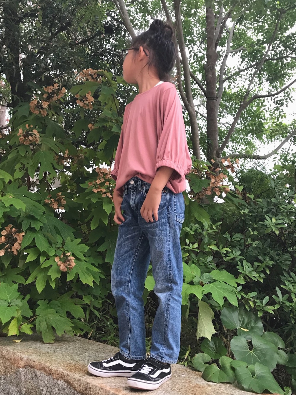 「秋のコーデ、kids、おしゃれさんと繋がりたい、キッズファッション、くすみピンク、女の子コーデ、UNIQLO、デニム、秋コーデ、小学生」｜「UNIQLOのGIRLS ドレープドルマンT（5分袖）（Tシャツ/カットソー、ピンク系）」を使った、monchamaさん（キッズ・120cm）の秋コーディネートの1枚目の写真