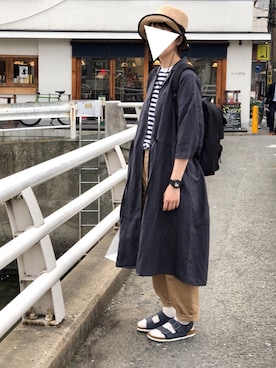「シャツワンピを羽織る」｜「アイテム（帽子）」を使った、あさすさん（レディース・168cm）の夏コーディネート