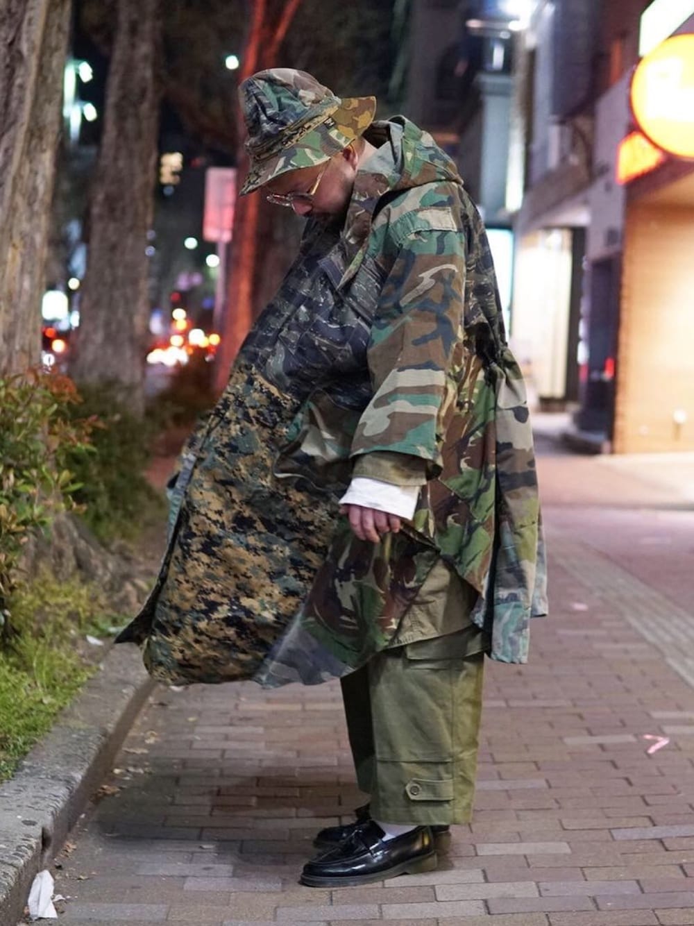 「motokitanaka、poncho、camoflauge、m47、military、nativesons」｜「motoki tanakaのアイテム（ポンチョ、その他）」を使った、junk7629さん（メンズ・169cm）の春コーディネートの1枚目の写真