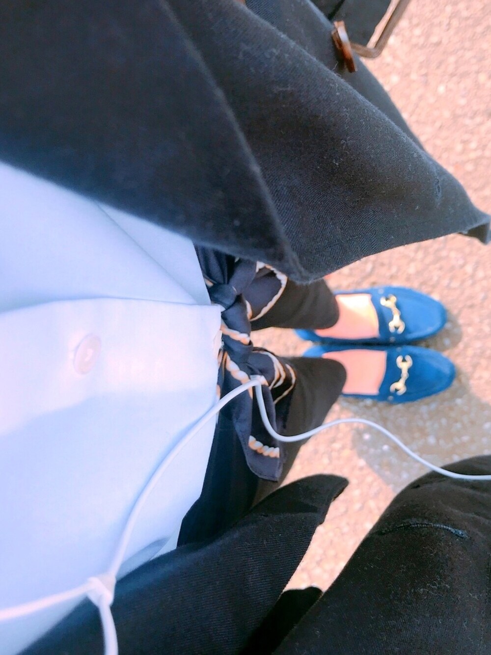 「ビジネススタイル、シンプル、プチプラ」｜「UNIQLOのエクストラファインコットンシャツ（長袖）（シャツ/ブラウス、ホワイト系）」を使った、せーなさんさん（レディース・158cm）の春コーディネートの1枚目の写真
